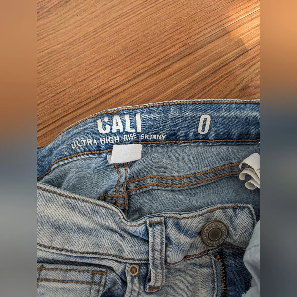 High Rise Skinny Jeans - Picture 4 of 4